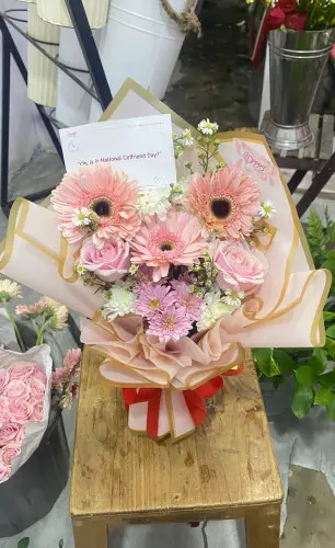 Tersedia Buket Bunga Artifical, Buket Uang, Buket Snack & Buket Boneka Wisuda di Kantor Wali Kota Palangkaraya